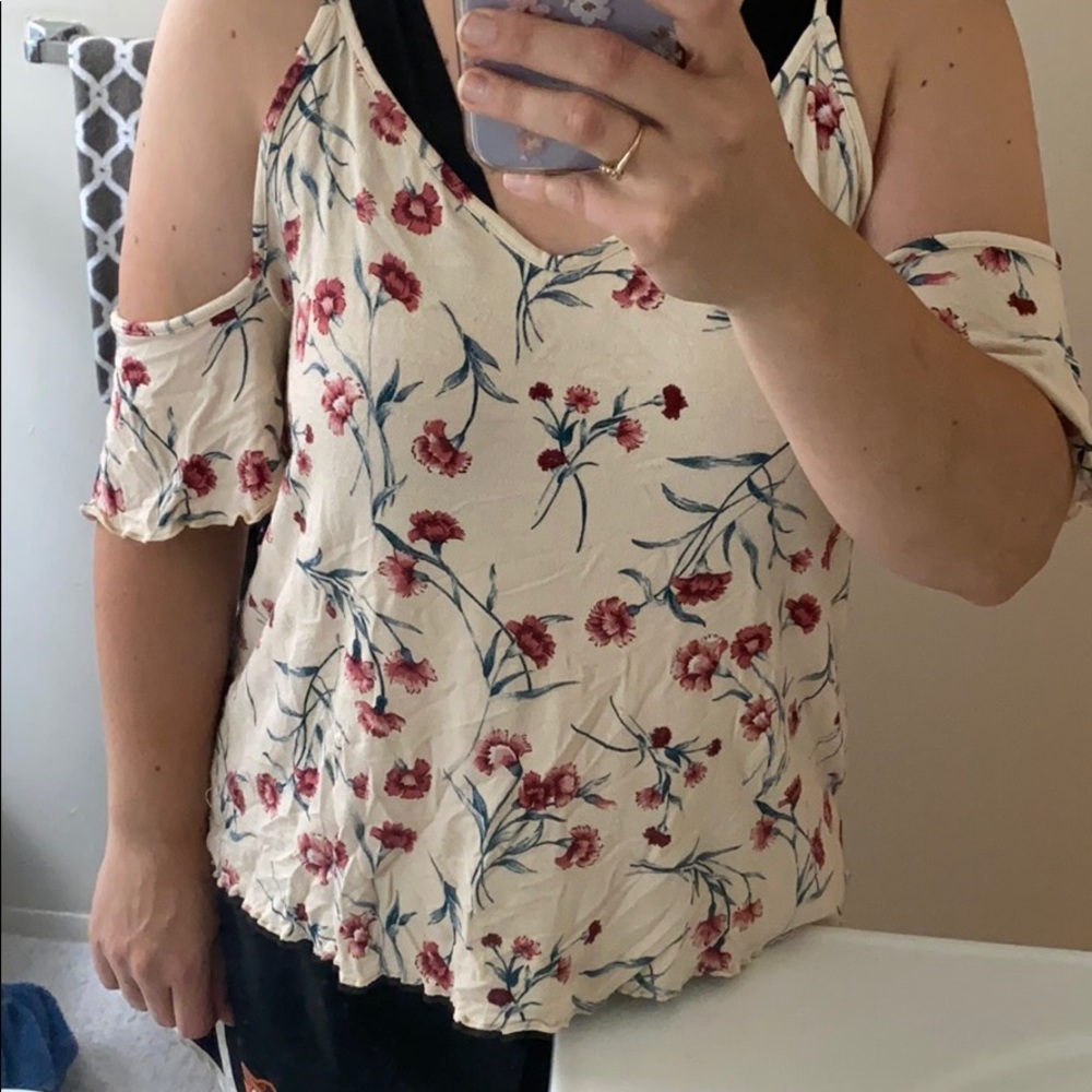 American eagle cold shoulder top